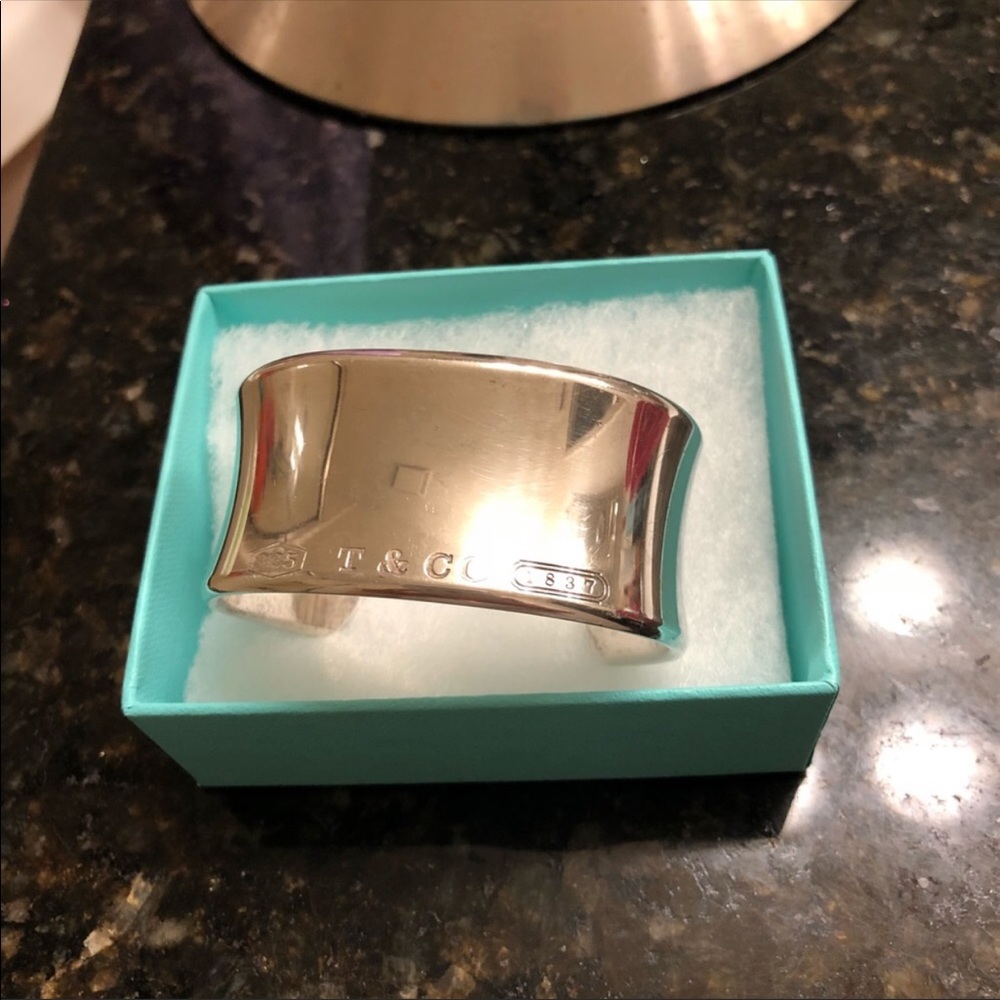 😍Authentic and beautiful TIFFANY & Co. retired bangle. - Picture 6 of 8